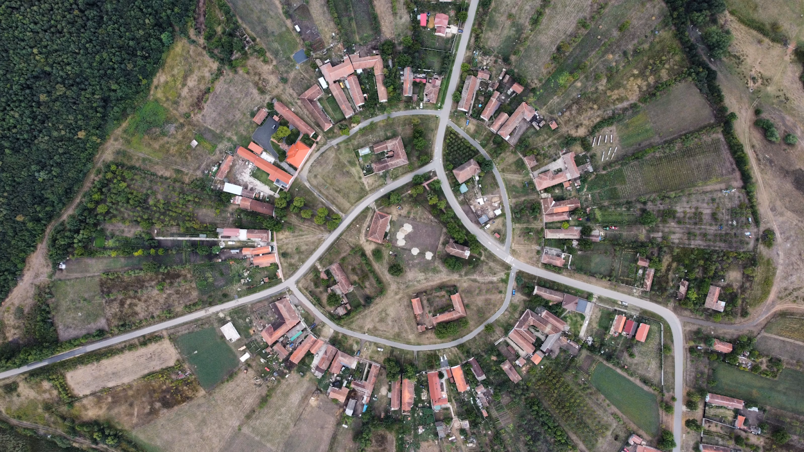 Houses arranged around a circular road