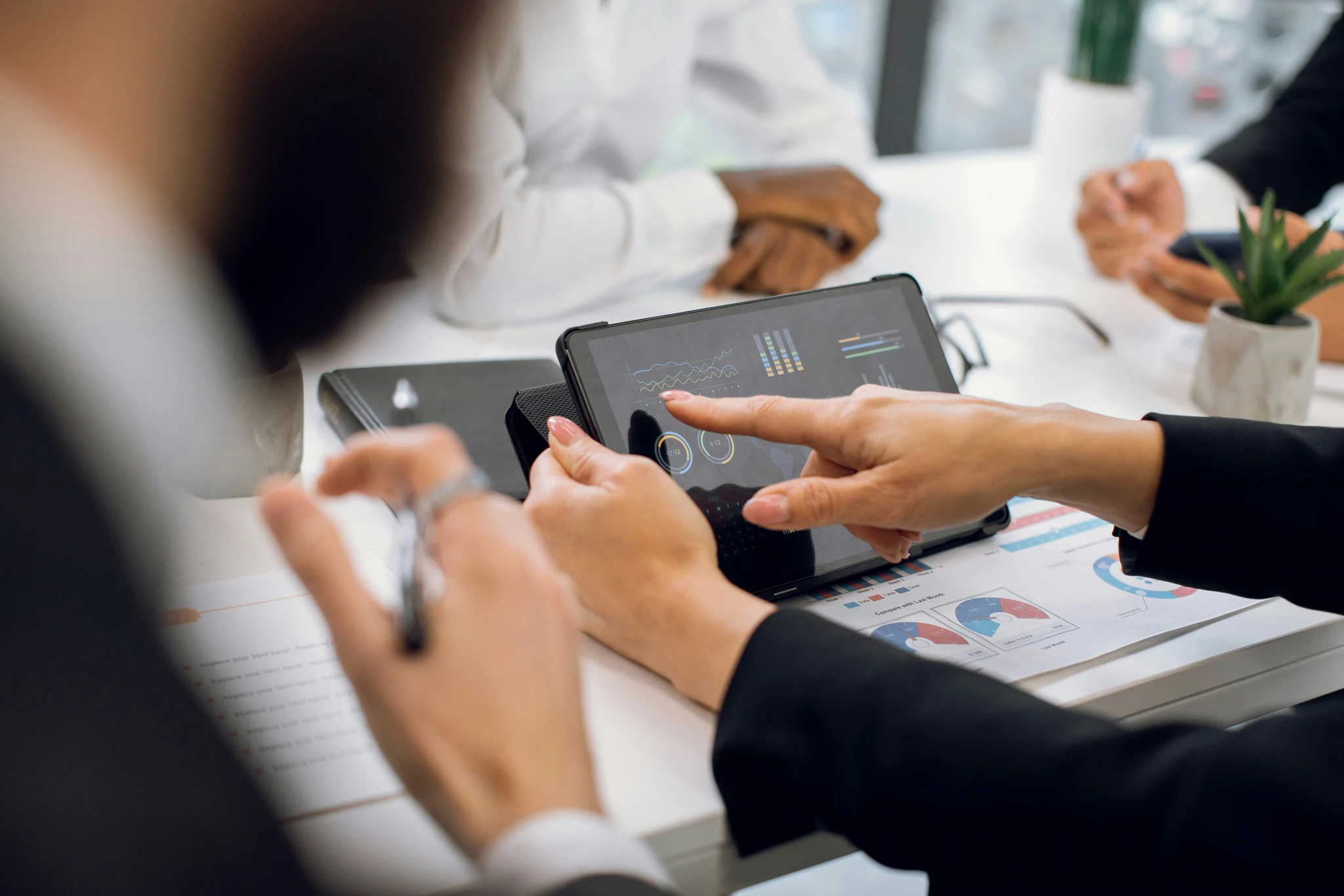 Image showing buisnesspeople gathered around a data dashboard