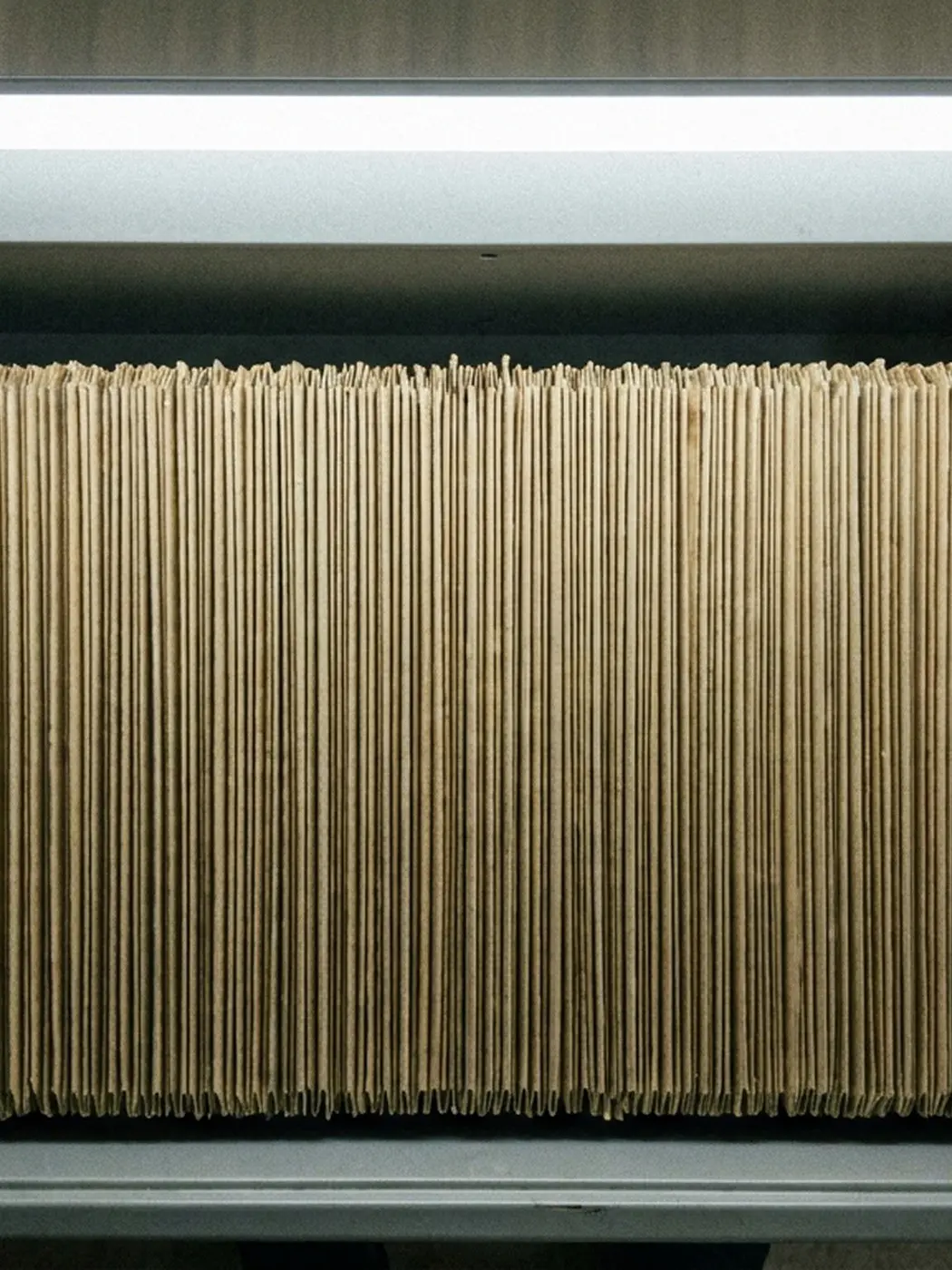 Brown cardboard edges sorted vertically
